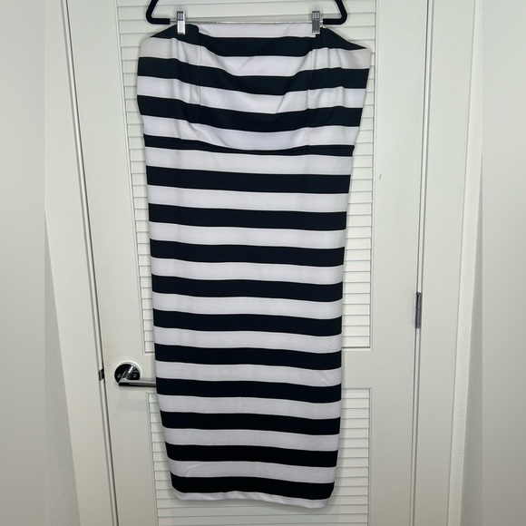 Plus Size Eloquii Black and White Striped Strapless Dress with Bow - Size 22‌‌ - Picture 1 of 2